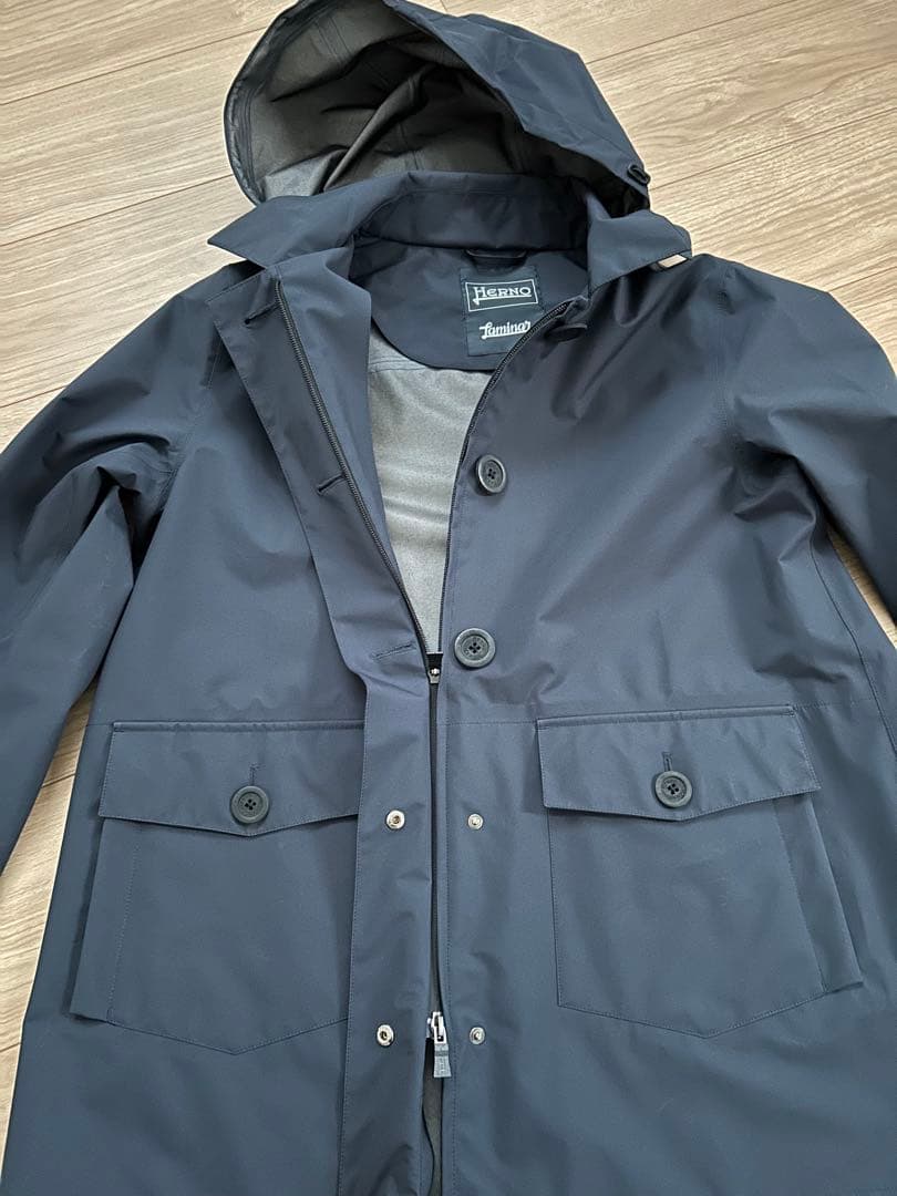 Herno フード付きネイビーコート