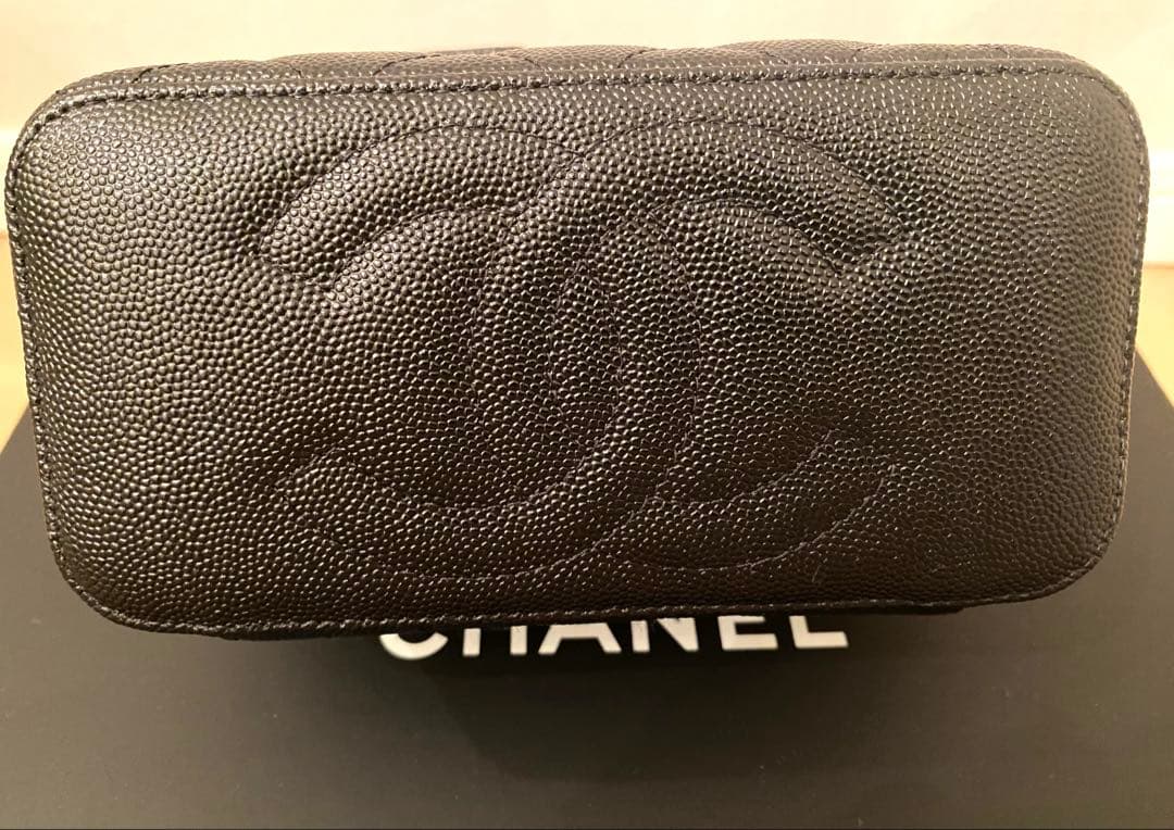 2025SS シャネル　バニティ　バッグ　ココハンドル　キャビアスキン