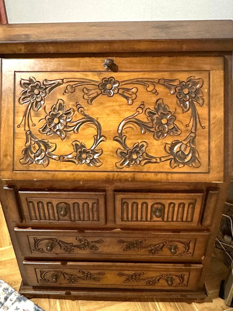 木製ライティングビューロー 彫刻入り　机 アンティーク