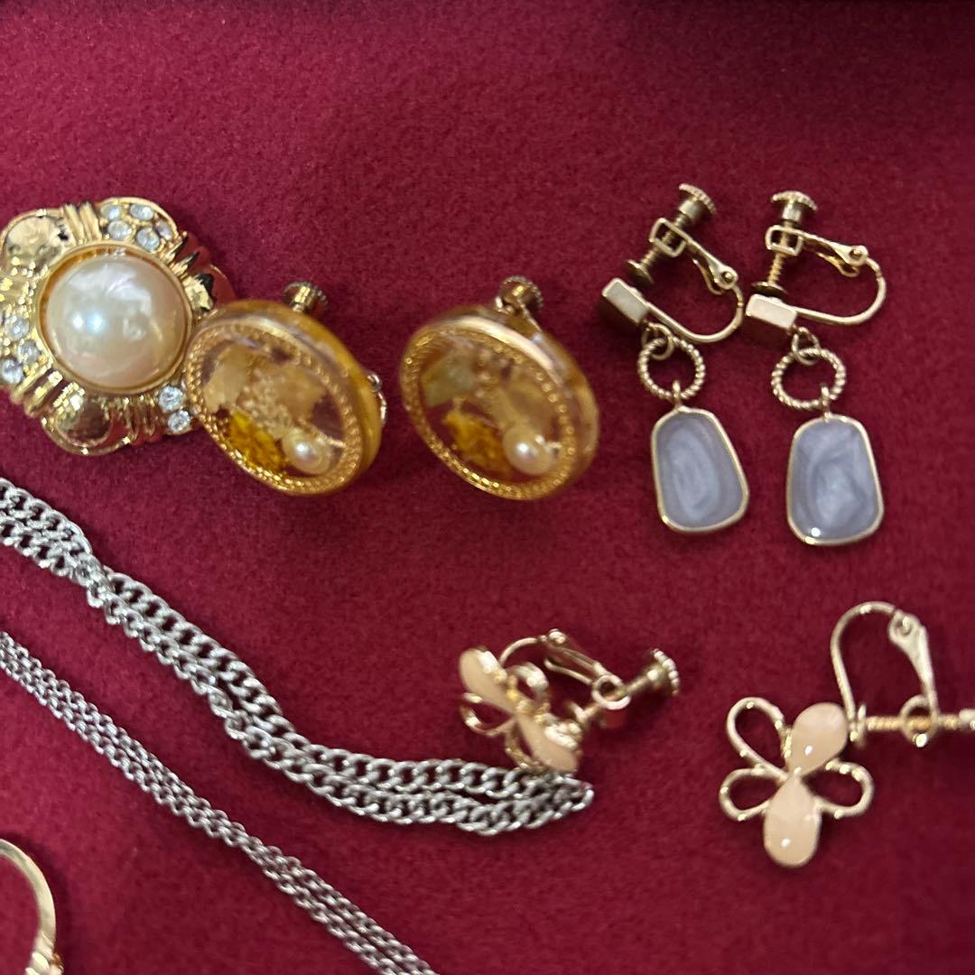 倉*二様 生前整理　遺品整理　多彩なデザインのアクセサリー✨材質不明