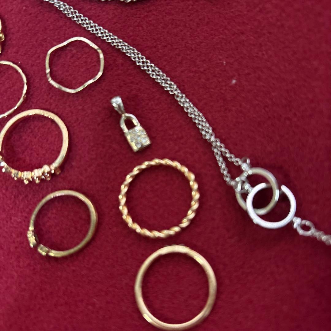 倉*二様 生前整理　遺品整理　多彩なデザインのアクセサリー✨材質不明