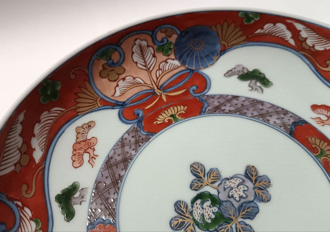 ①源右衛門窯 染錦 古伊万里風松絵 皿 2枚組