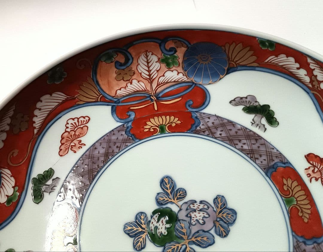 ①源右衛門窯 染錦 古伊万里風松絵 皿 2枚組