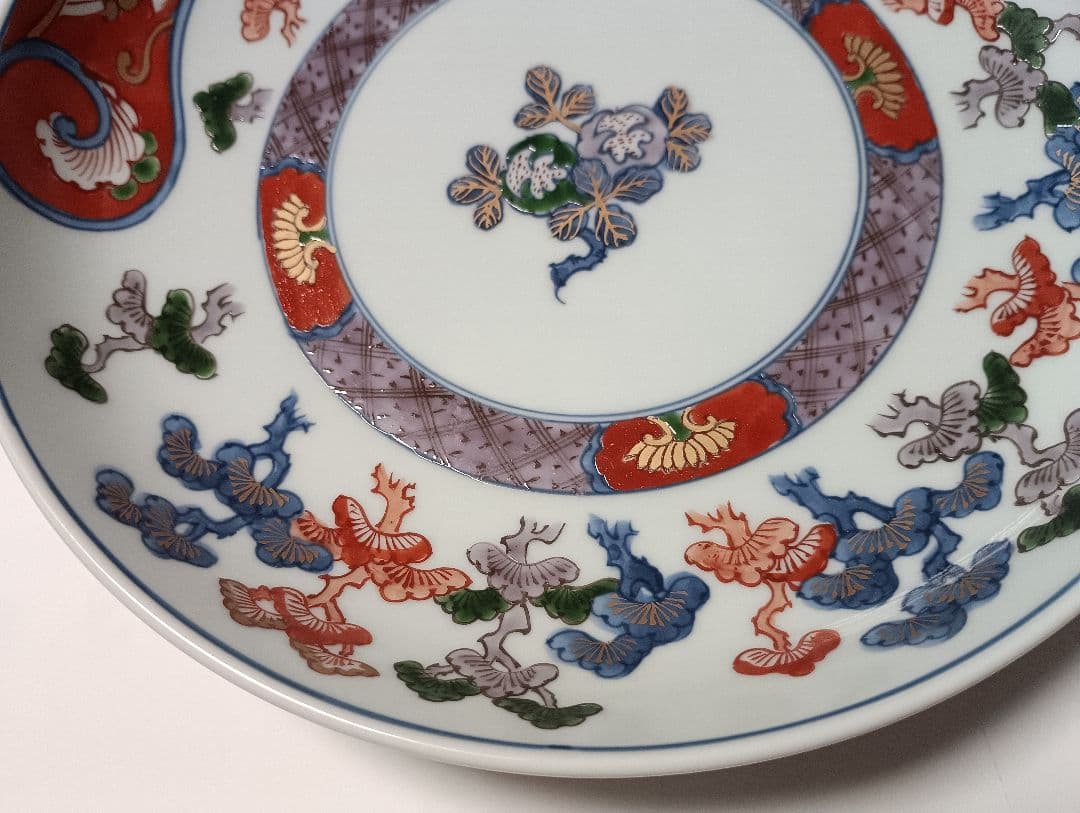 ①源右衛門窯 染錦 古伊万里風松絵 皿 2枚組