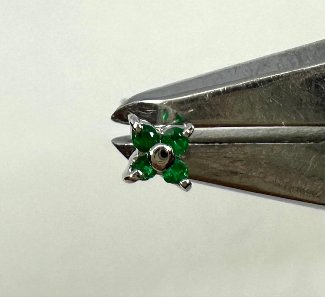 【Thank you セール】PT 小さなお花のピアス！貴石のエメラルドを使用！