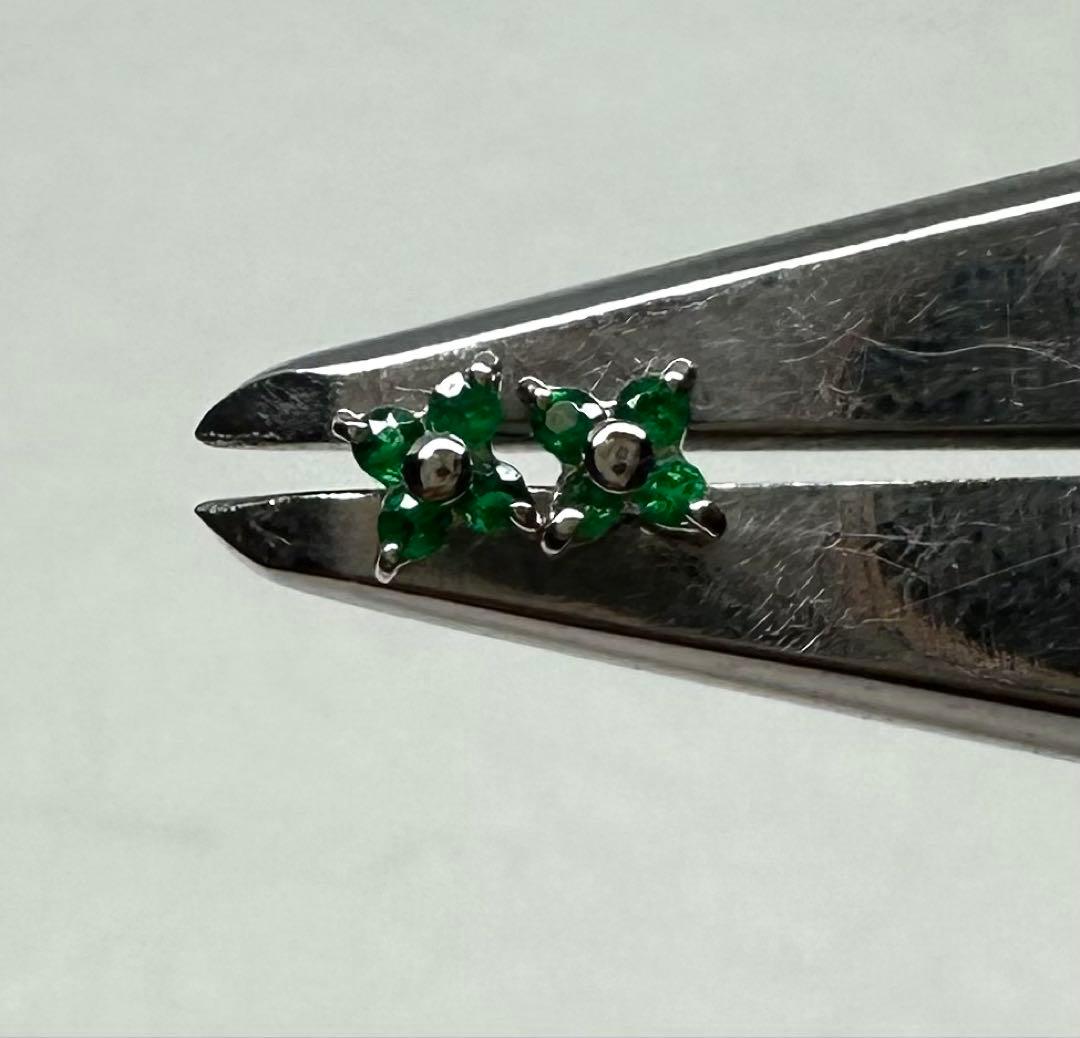 【Thank you セール】PT 小さなお花のピアス！貴石のエメラルドを使用！