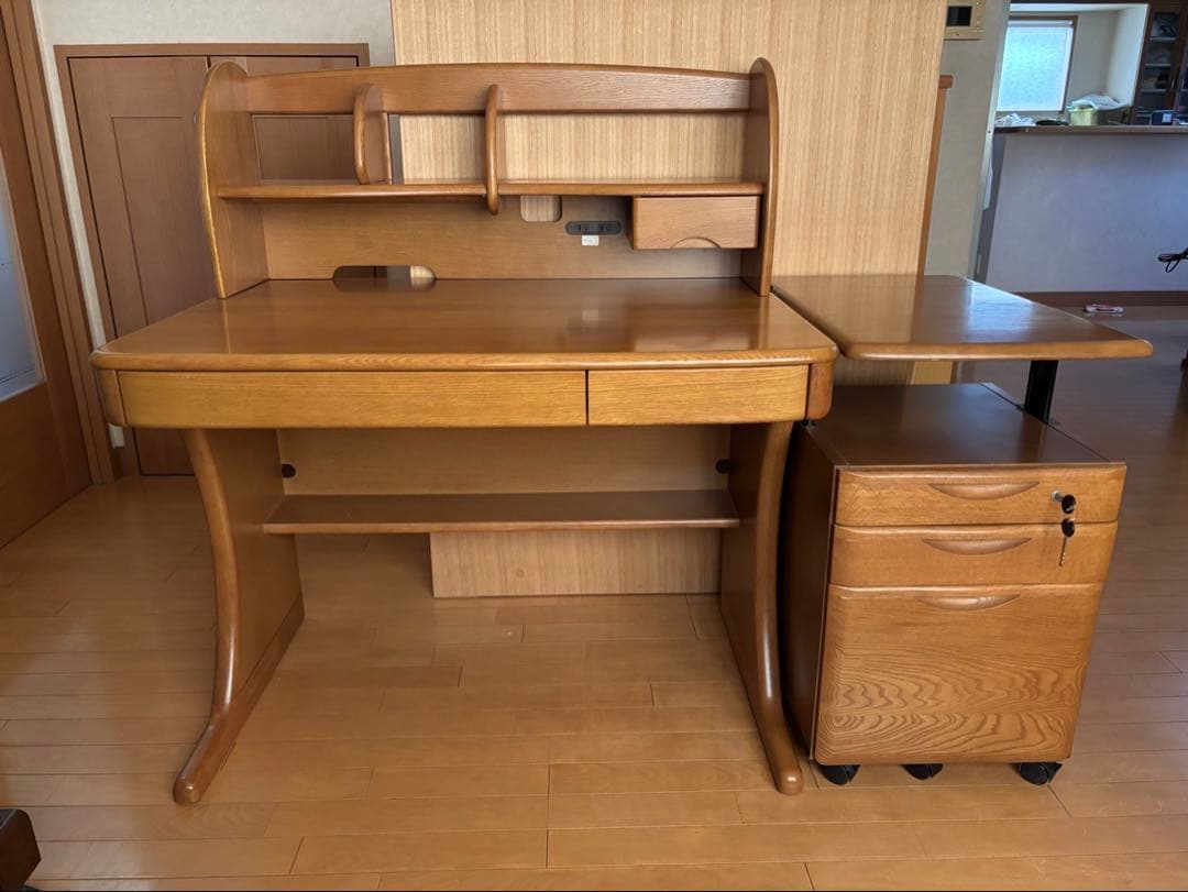 カリモク　学習机　セット販売① 机