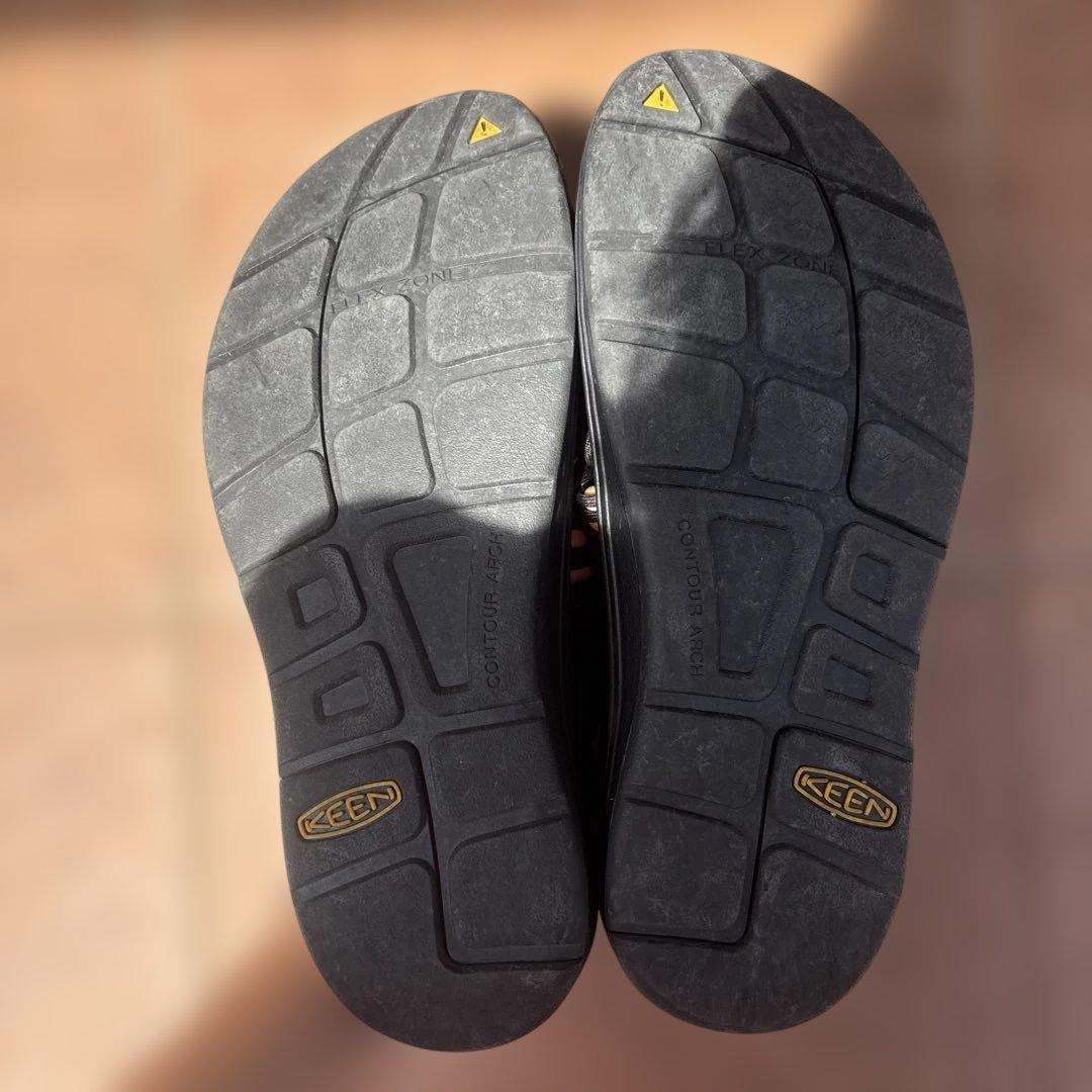 美品　ほぼ新品未使用　keen ユニーク　26㎝　ブラック