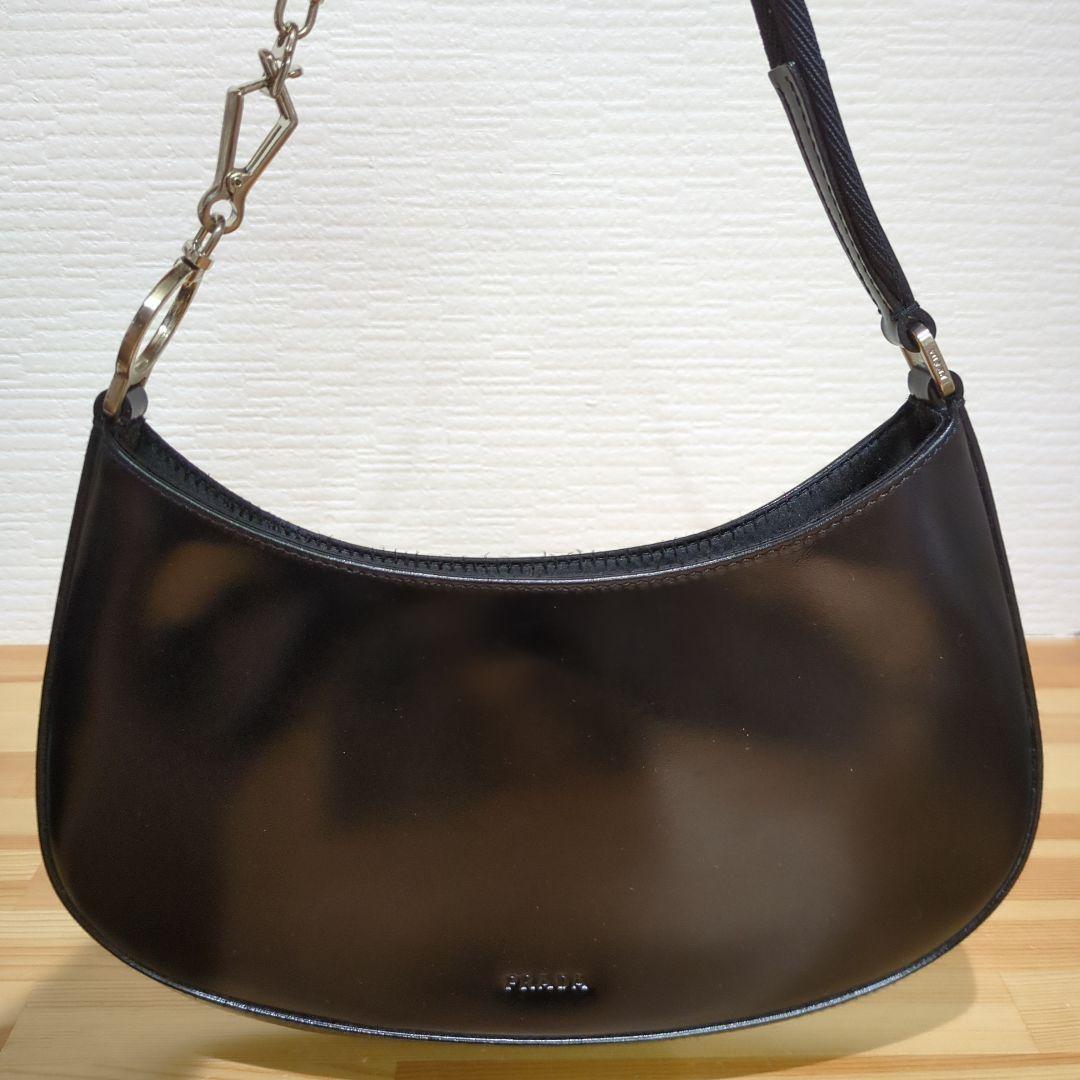 プラダ　レザーワンショルダーバッグ　美品　正規品　PRADAショルダー　レザー