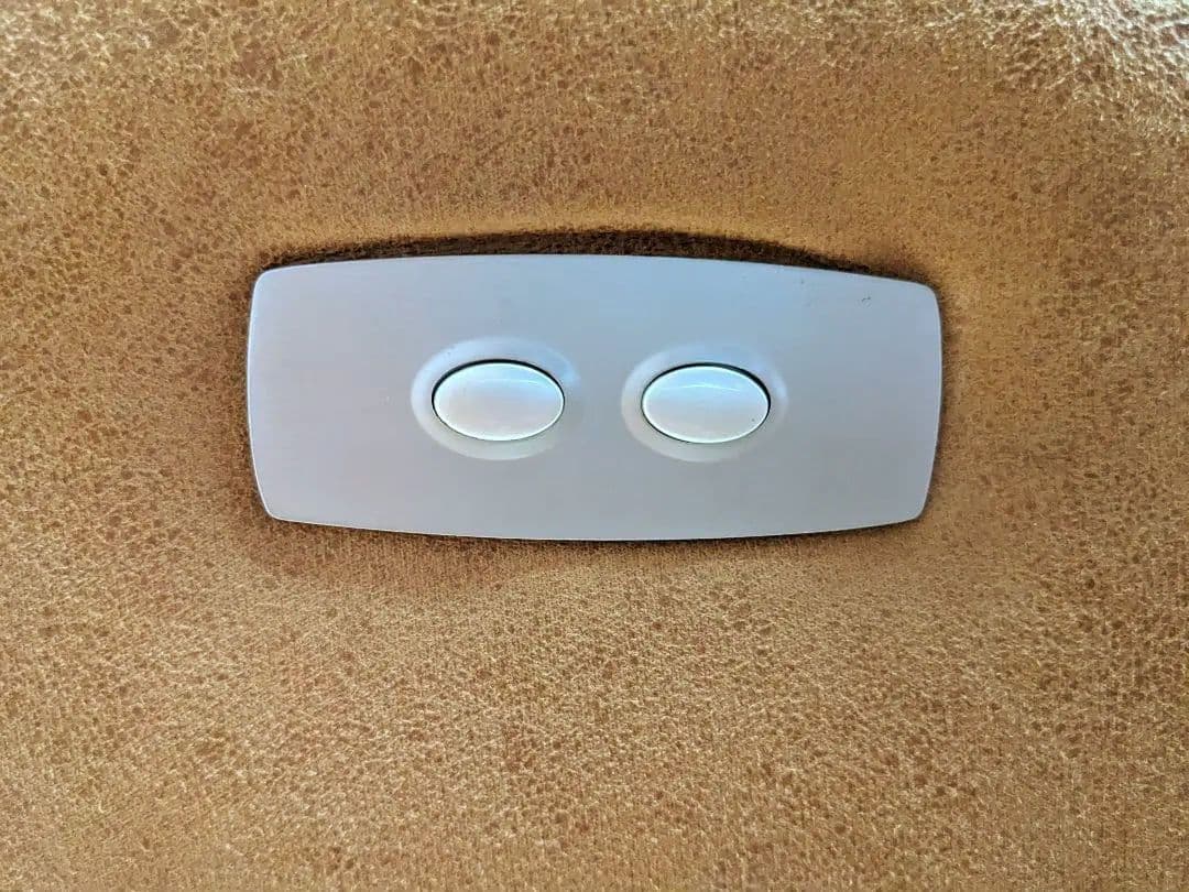 【いぬ】【直接引取−3万円】関家具 バッジオ 電動ソファ