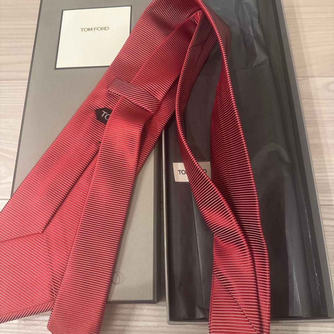 TOM FORD レッド　ストライプ　ネクタイ　赤　トムフォード