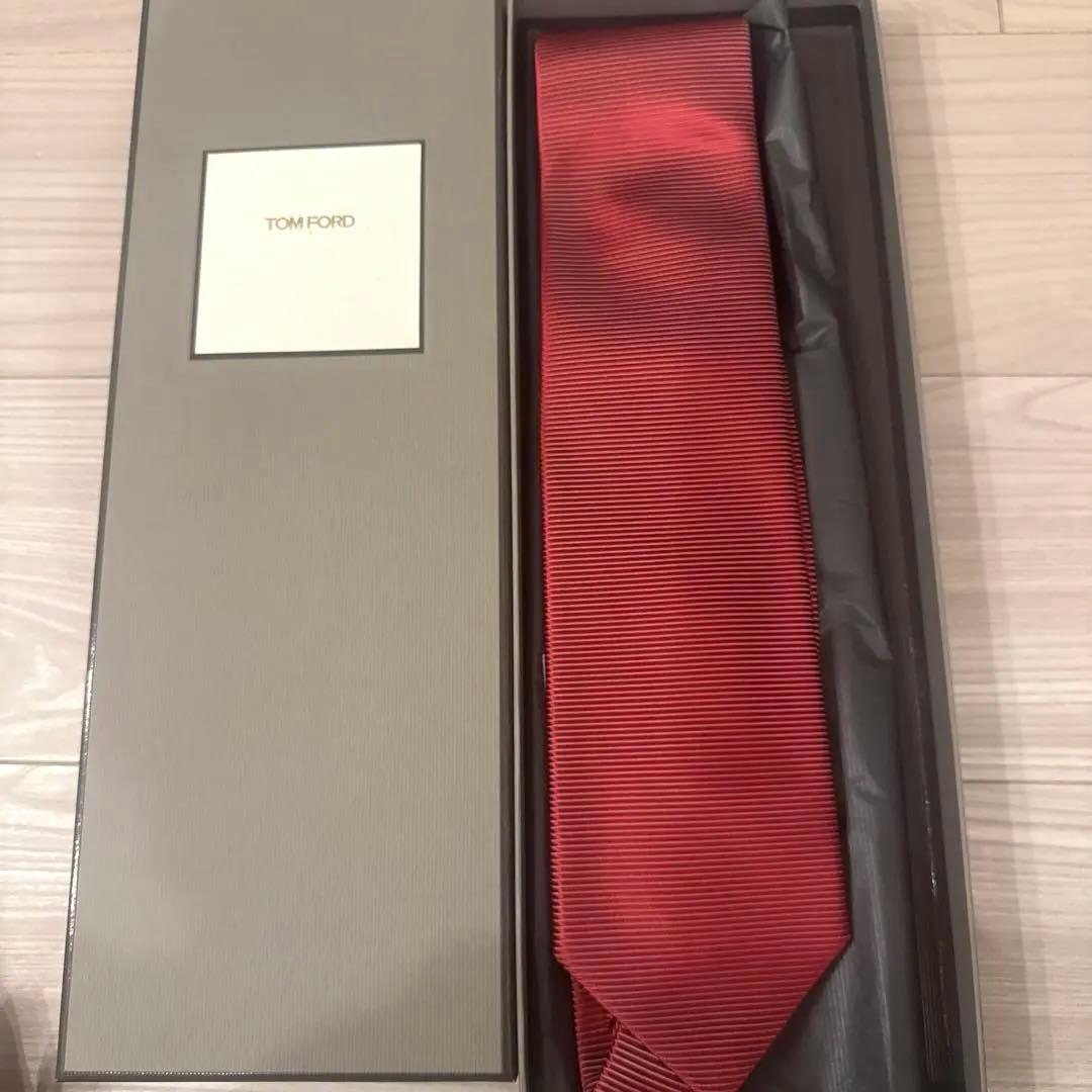 TOM FORD レッド　ストライプ　ネクタイ　赤　トムフォード