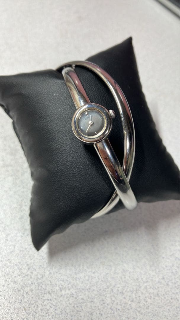 みーちゃん　SEIKO クロスバングルデザイン 電池新品