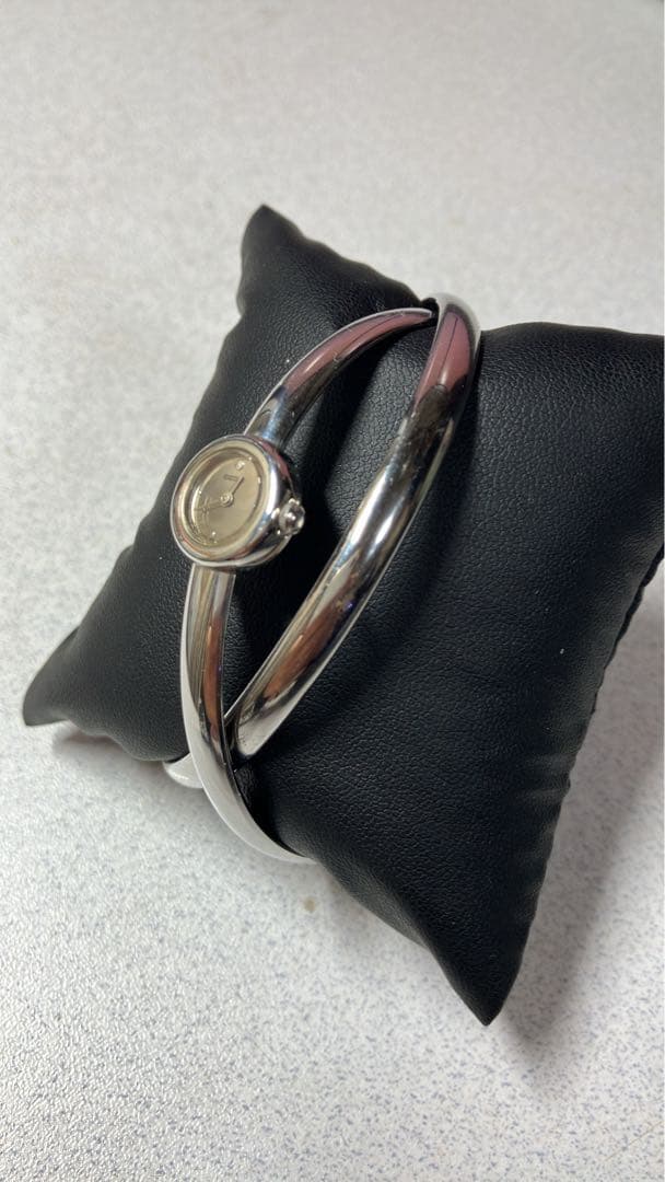 みーちゃん　SEIKO クロスバングルデザイン 電池新品