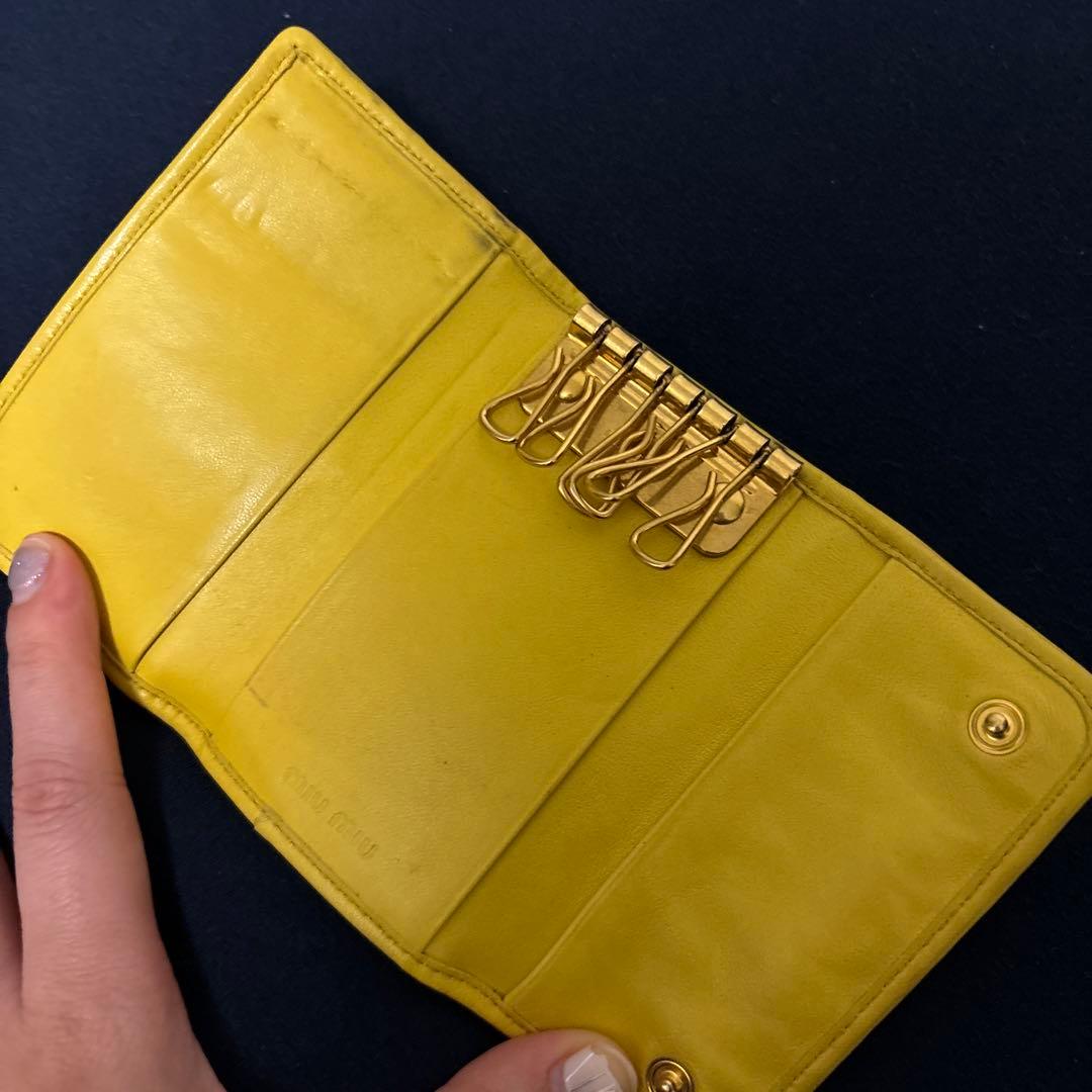 miu miu イエローレザーキーケース