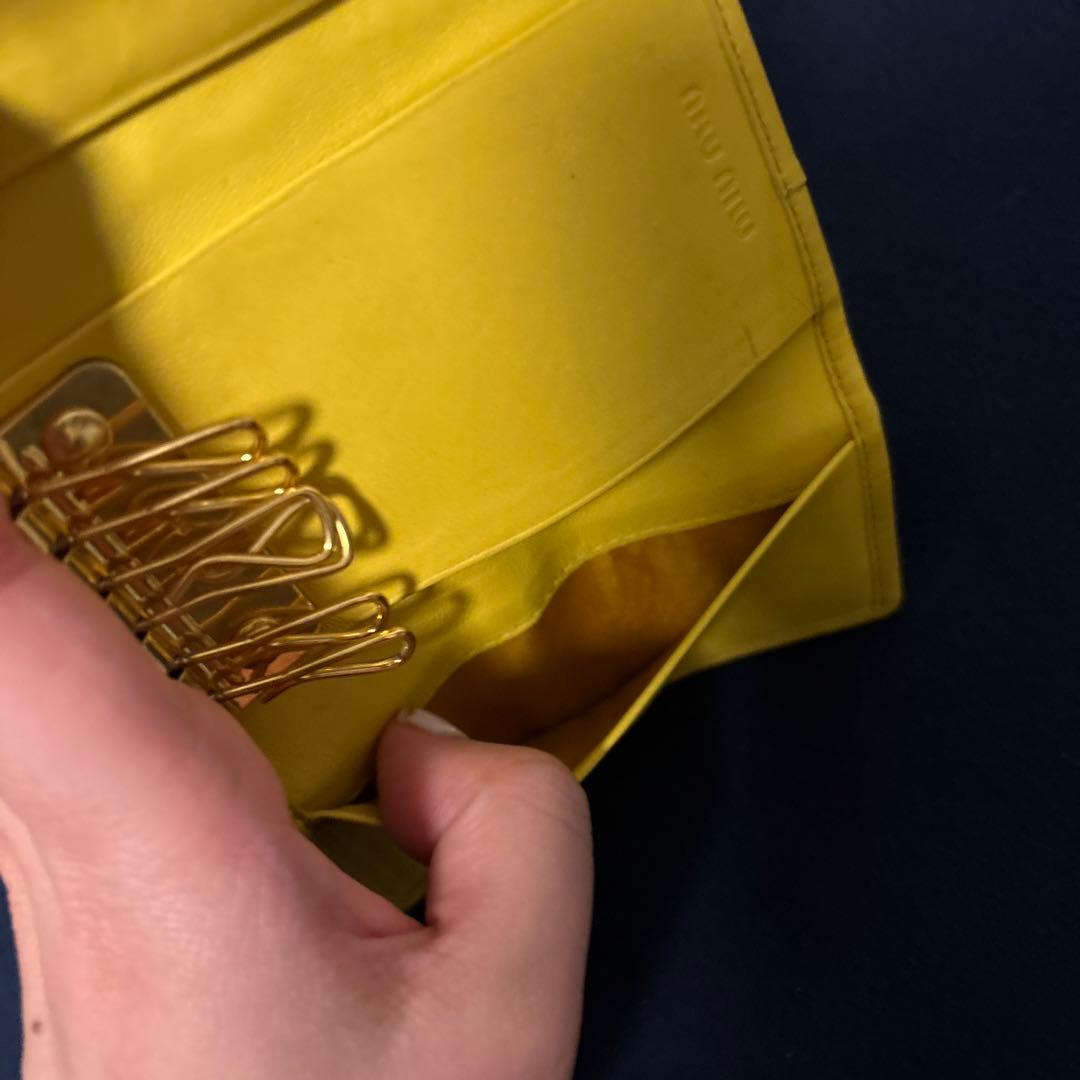 miu miu イエローレザーキーケース