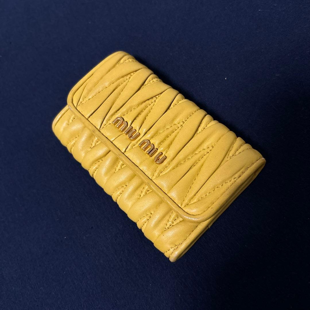 miu miu イエローレザーキーケース