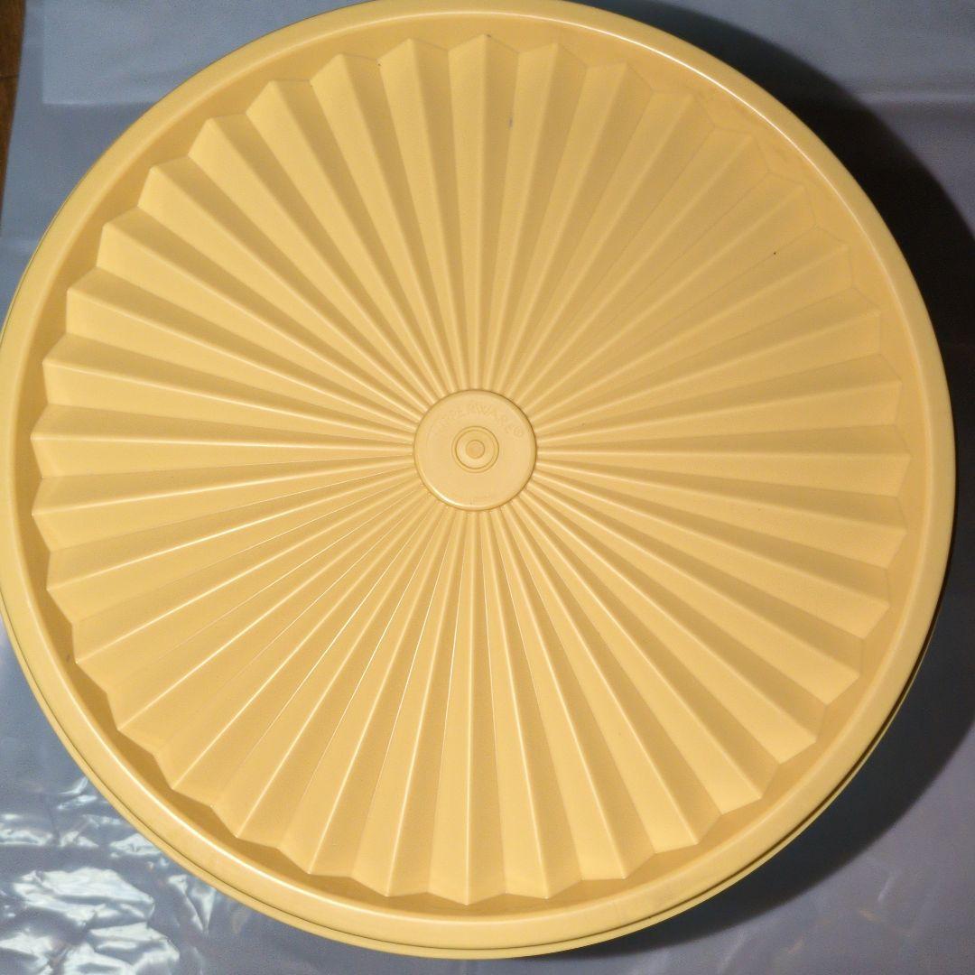 ノアタッパーウェアクリーム色の花模様保存容器9個セット