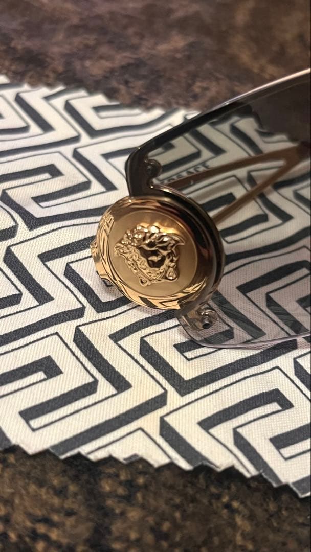 値下げ!!!ヴェルサーチメデューサロゴサングラス美品