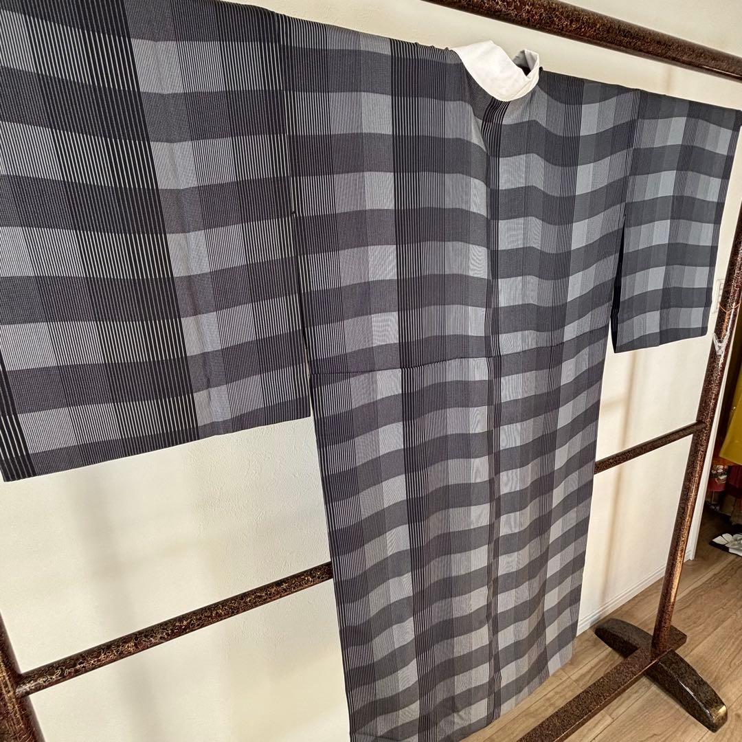 超美品　長襦袢　現代　正絹　着物　袖無双　グレー　黒　チェック柄　123裄65