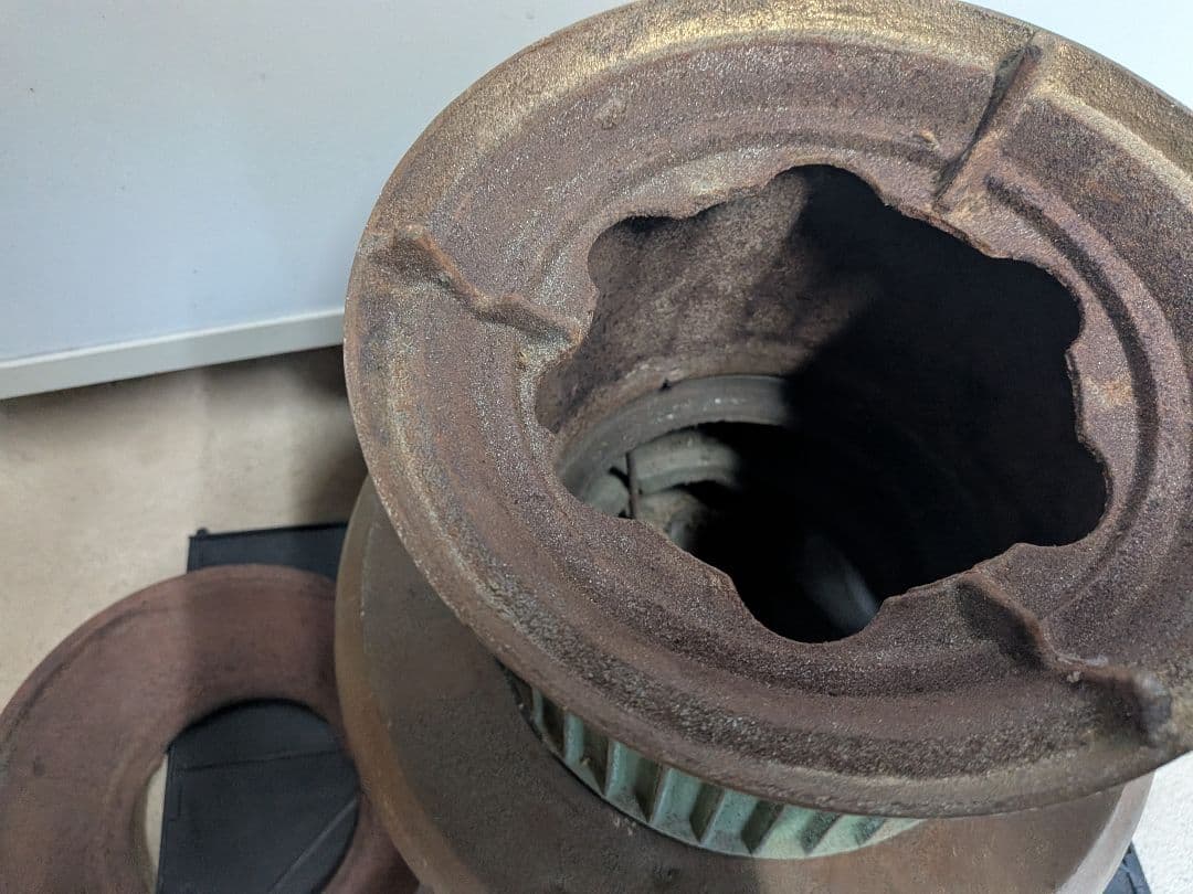 緑色の鋳鉄製薪ストーブ　だるまストーブ　レトロ　ミニサイズ