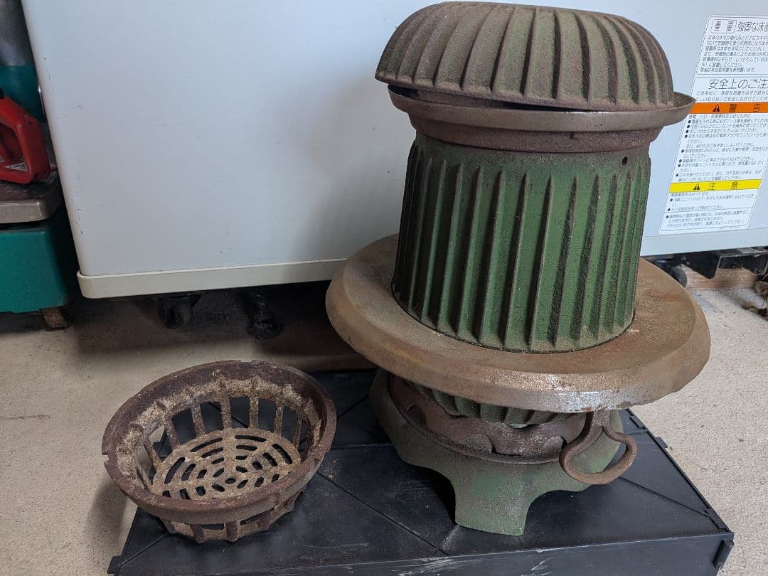 緑色の鋳鉄製薪ストーブ　だるまストーブ　レトロ　ミニサイズ