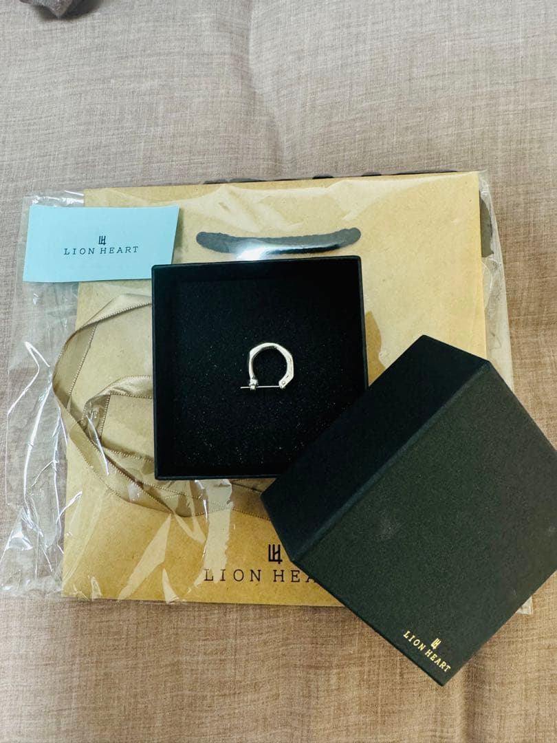 LION HEART シルバーピアス