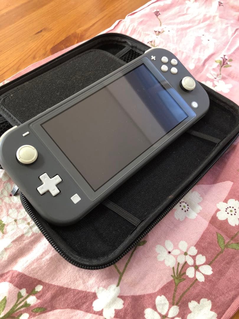 特価★Nintendo Switch Lite グレー 本体とケース