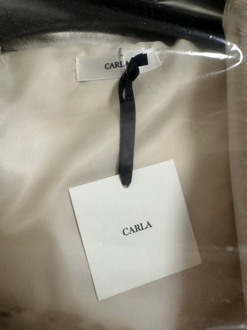 新品未使用　CARLA エコファーフードコート / ホワイト