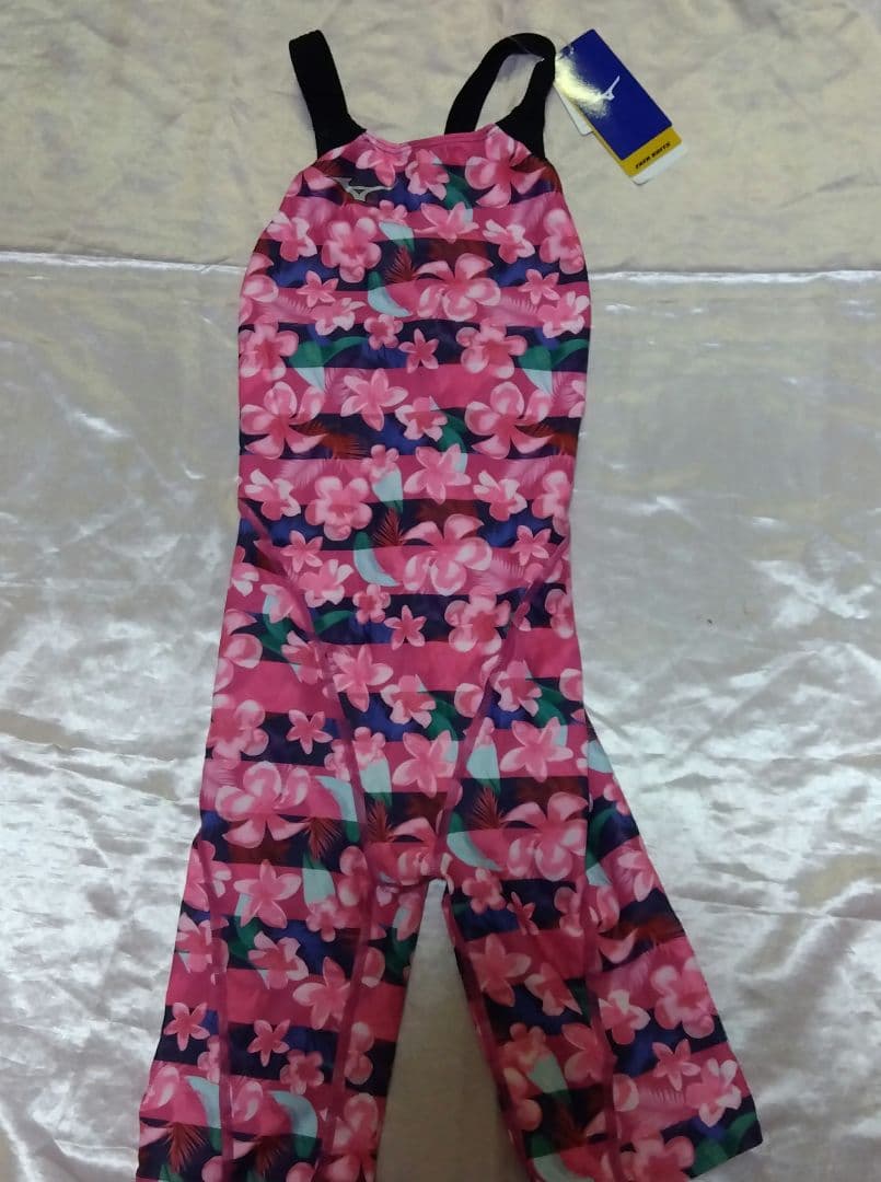 チビ！ミズノ　レディース　競泳水着　S 未使用.タグ付き！