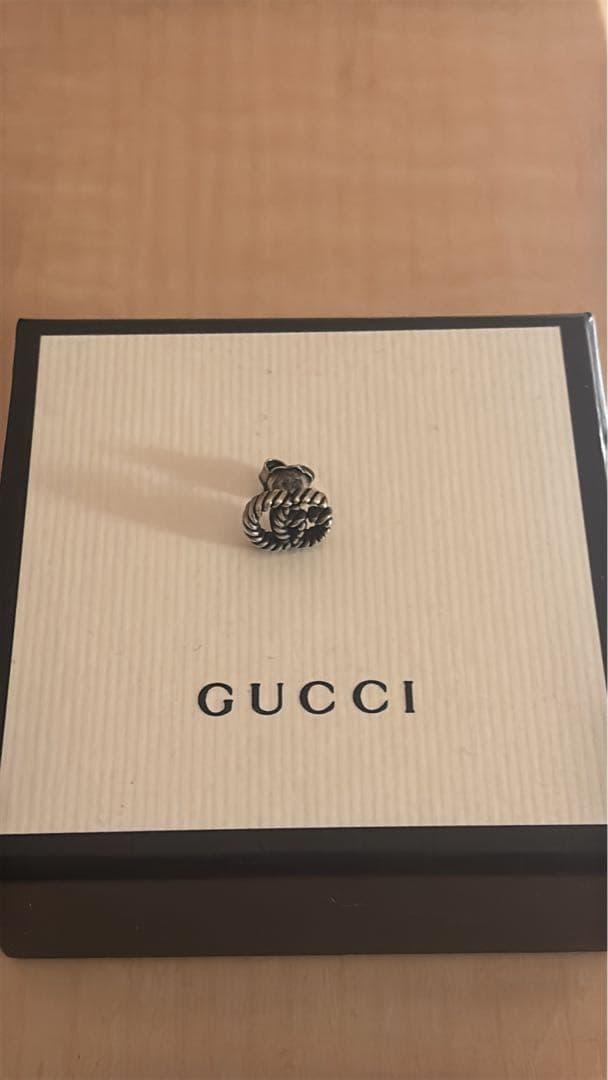 GUCCI ロープ状Gロゴ シルバー片耳用ピアス