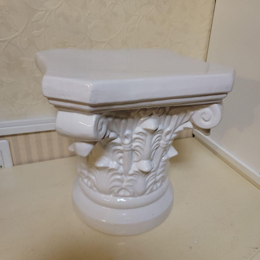 ギリシャ神殿の細工が素敵な花台　コラムスタンド　フラワースタンド　台座