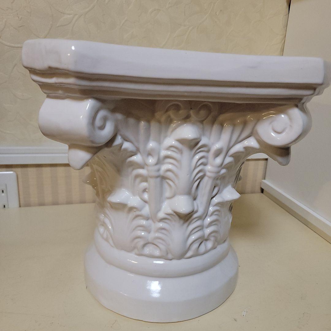 ギリシャ神殿の細工が素敵な花台　コラムスタンド　フラワースタンド　台座