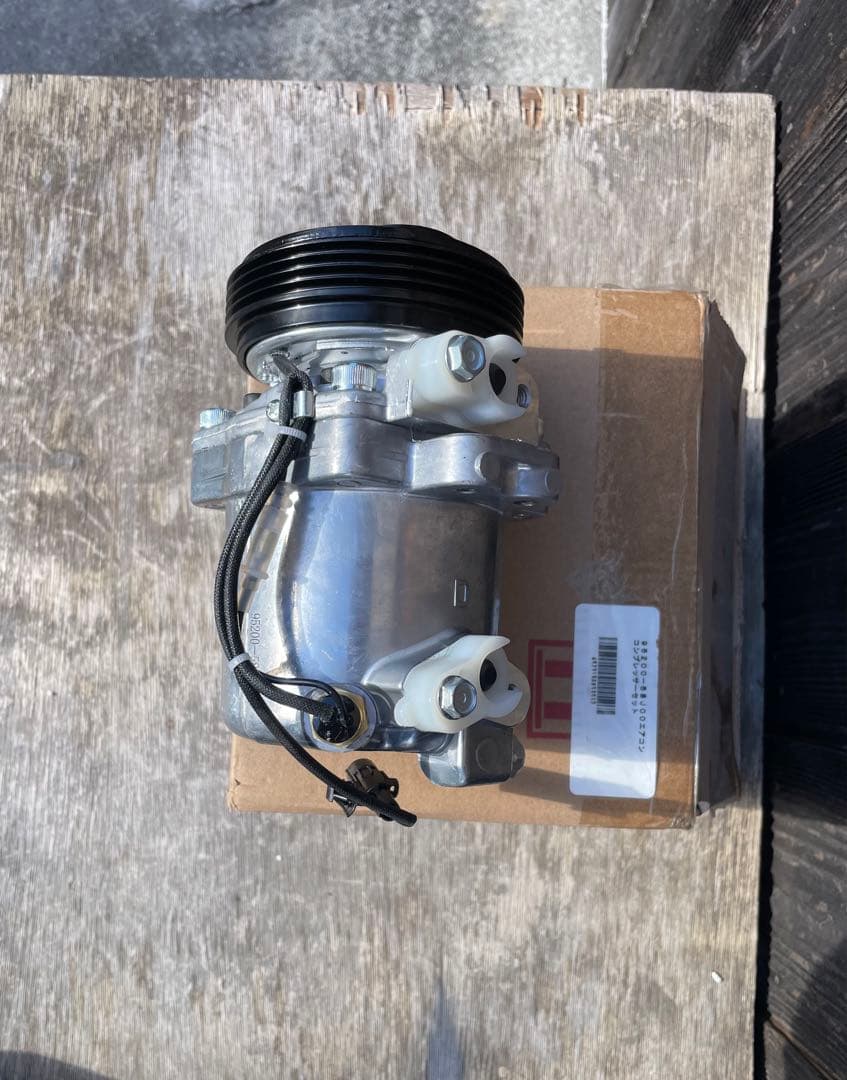 95200-58J40 他 ワゴンR スズキ エアコンコンプレッサー 未使用品