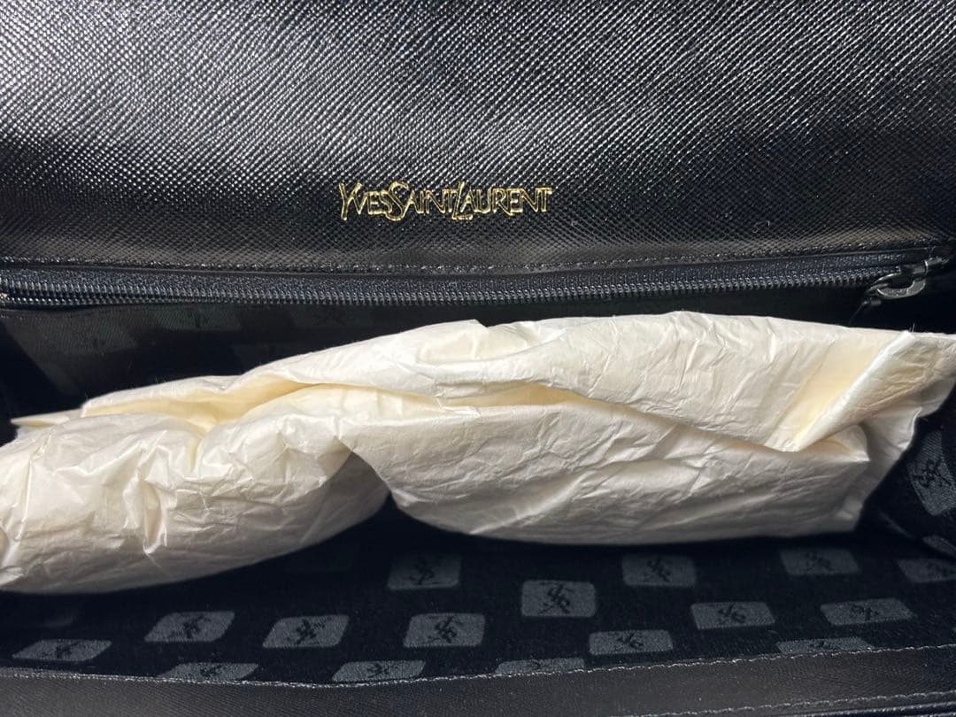 Yves Saint Laurent ブラッククラッチバッグ