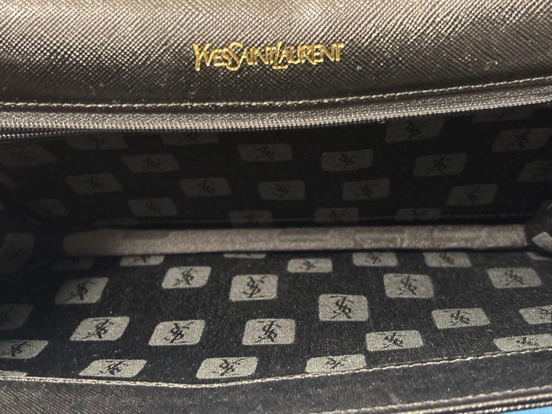 Yves Saint Laurent ブラッククラッチバッグ