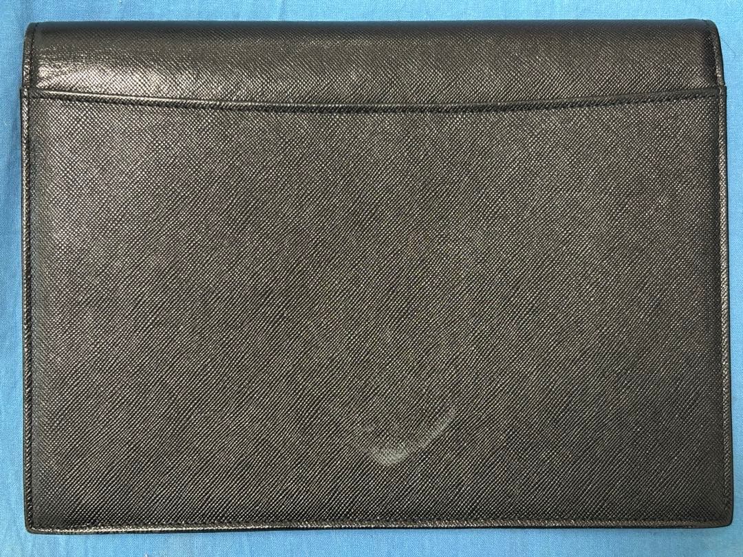 Yves Saint Laurent ブラッククラッチバッグ