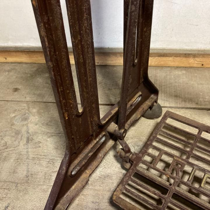 期間限定値下げ【アンティーク】リッカーミシン　足踏みミシン脚　ミシン台