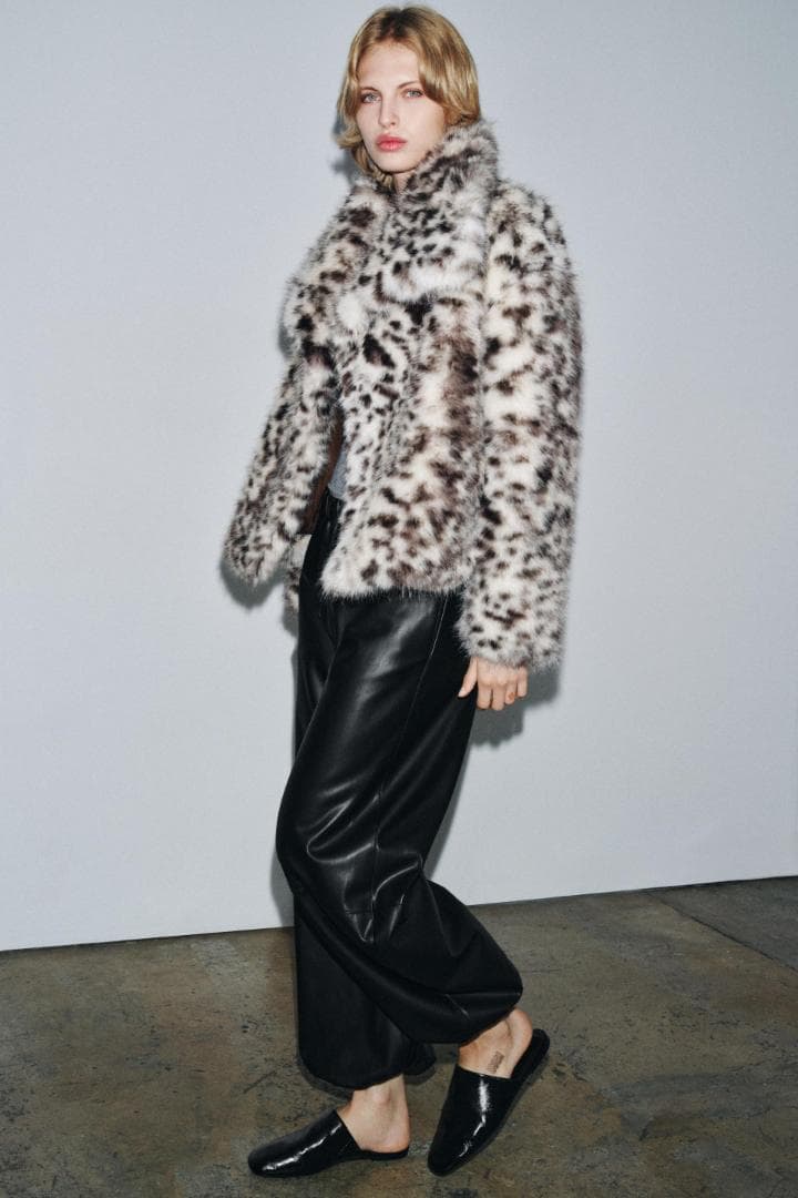 ZARA ショート丈アニマル柄フェイクファーコート 　XSサイズ