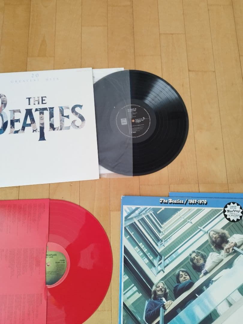 The Beatles 赤、青2枚組レコード。20グレイテストヒッツ