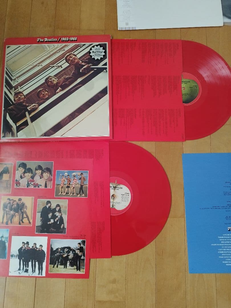 The Beatles 赤、青2枚組レコード。20グレイテストヒッツ
