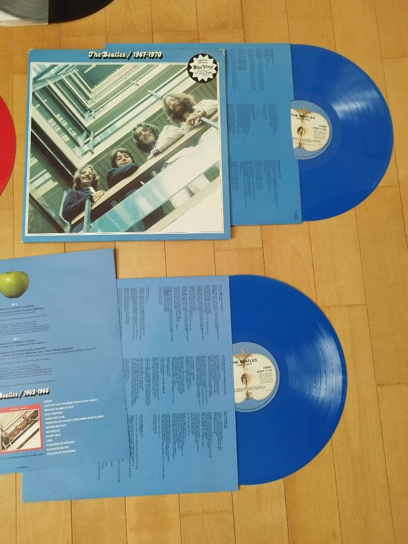 The Beatles 赤、青2枚組レコード。20グレイテストヒッツ
