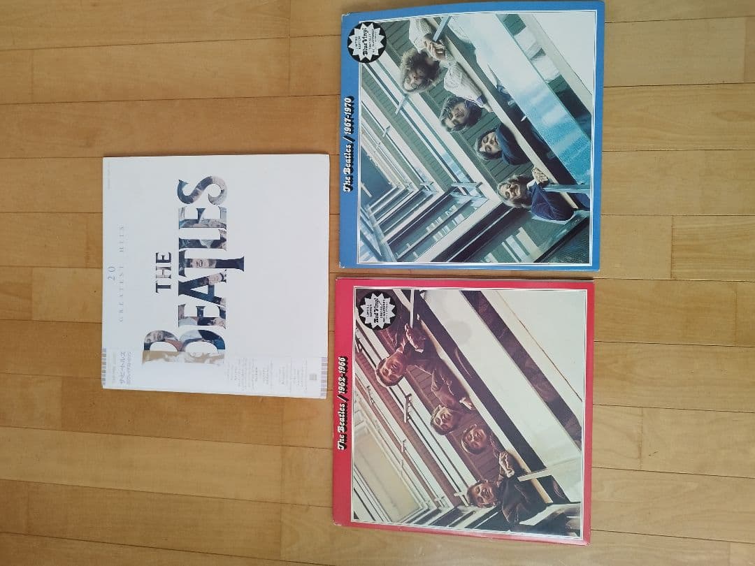 The Beatles 赤、青2枚組レコード。20グレイテストヒッツ