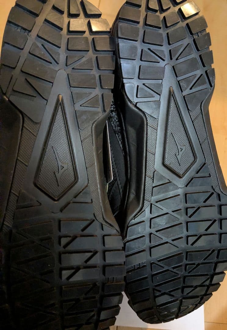 ミズノ　オールマイティ VS　安全靴