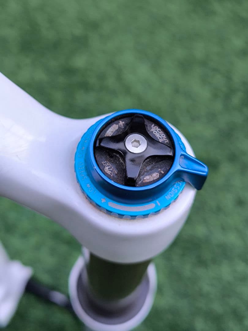 FOX エアサスペンションフォーク F-Series