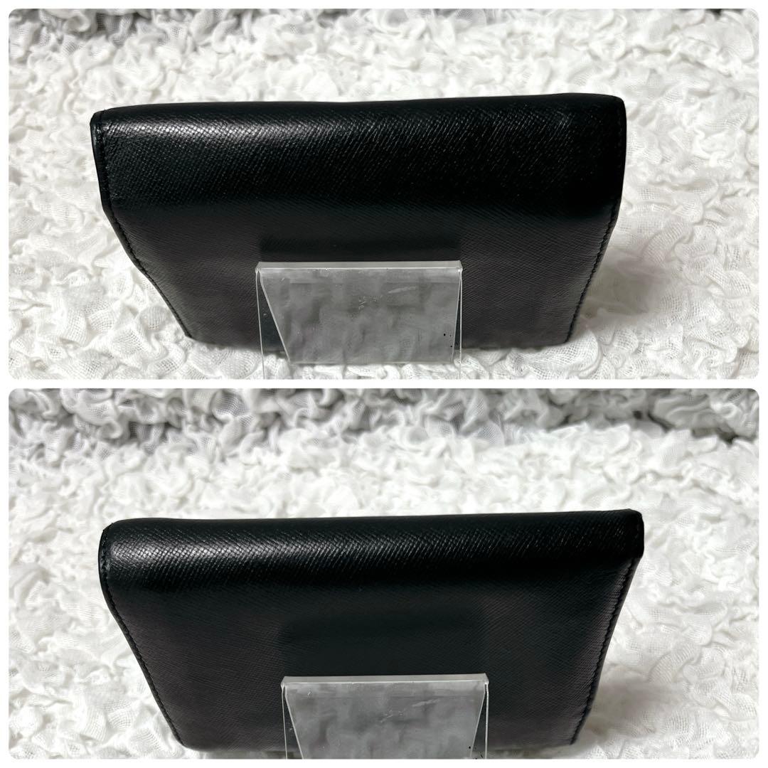 PRADA 三つ折り財布 ブラック　サフィアーノレザー　三角　トライアングル