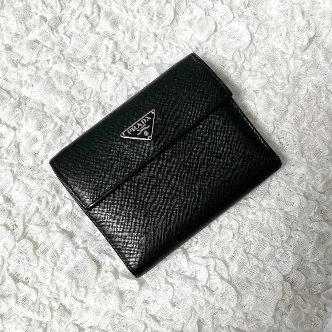 PRADA 三つ折り財布 ブラック　サフィアーノレザー　三角　トライアングル