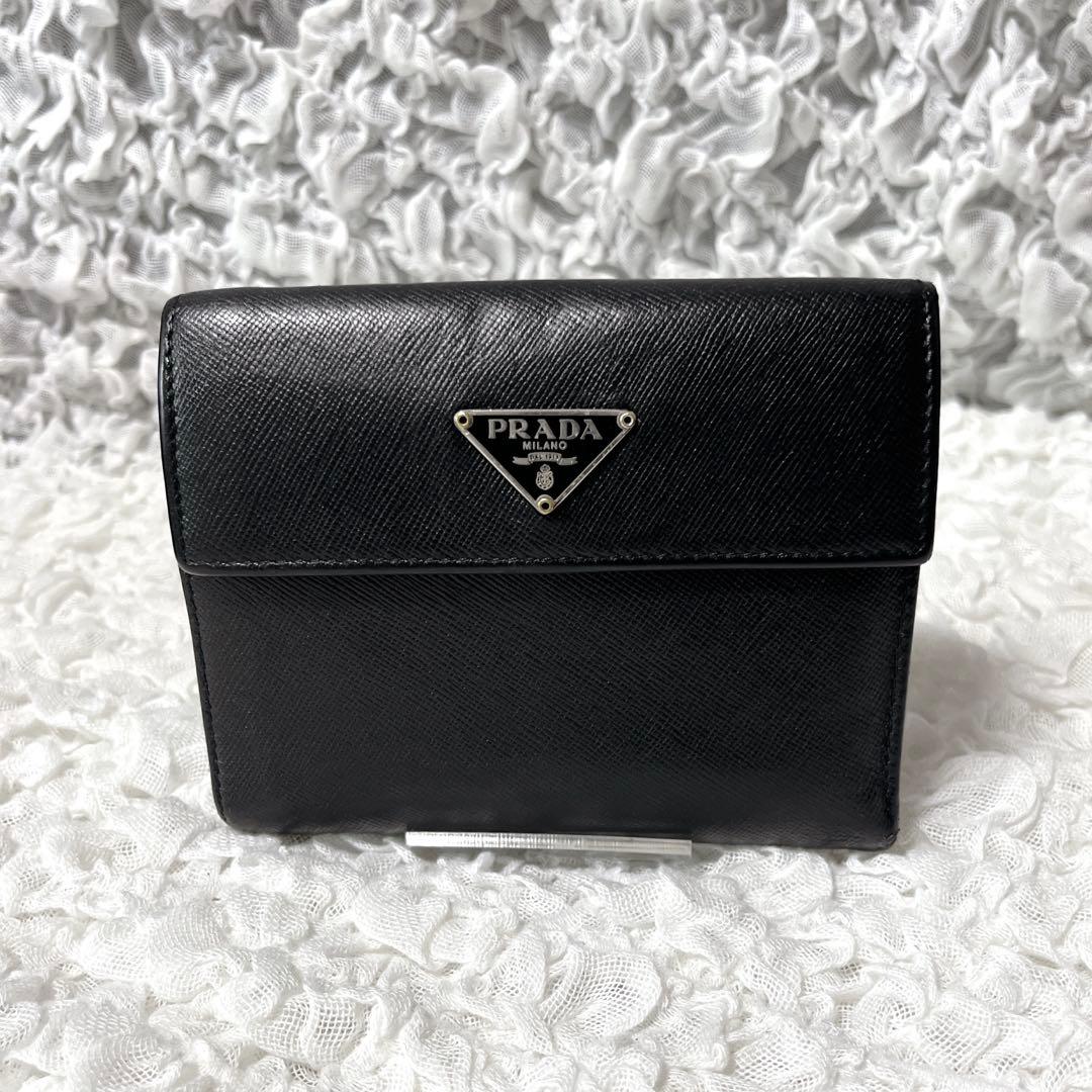 PRADA 三つ折り財布 ブラック　サフィアーノレザー　三角　トライアングル