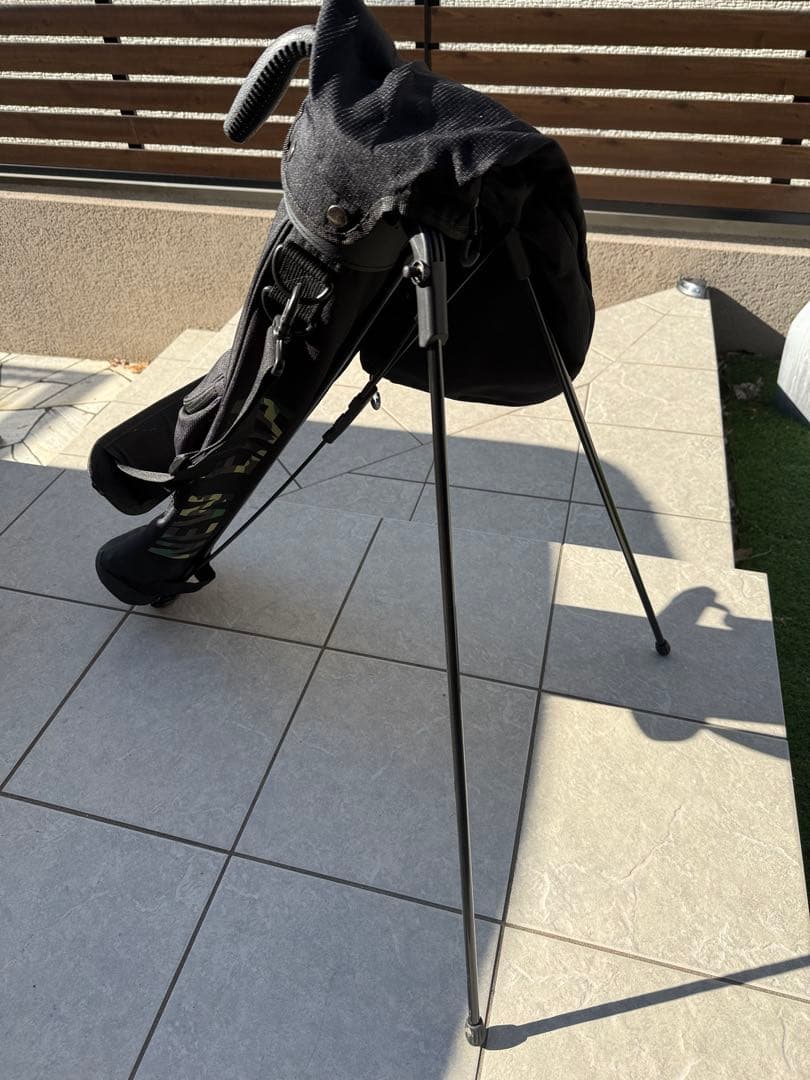 黒のゴルフバッグ・キャディバッグ