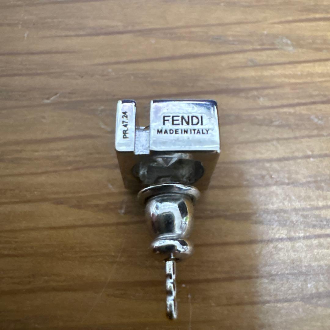 シルバー Fロゴ 片耳用ピアス